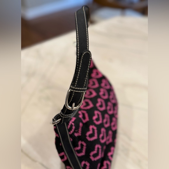 The Sak Knit Black and Pink Heart Shoulder Bag - Picture 5 of 12